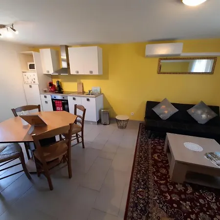 Apartman Longere Restauree Avec Piscine Chauffee, Terrasse Et Barbecue A - Fr-1-541-89 Archigny