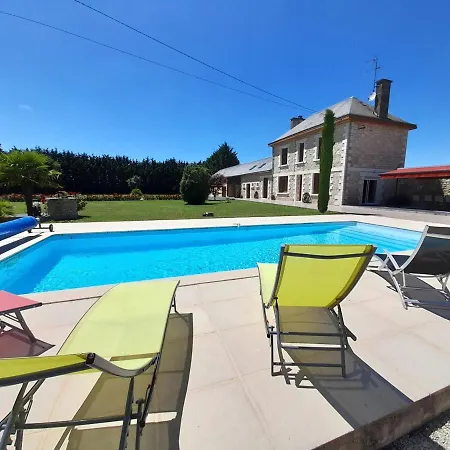Longere Restauree Avec Piscine Chauffee, Terrasse Et Barbecue A - Fr-1-541-89 * Archigny